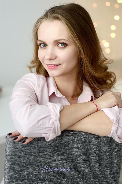 184386 - Aleksandra Edad: 35 - Rusia