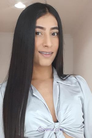 204579 - Laura Edad: 25 - Colombia