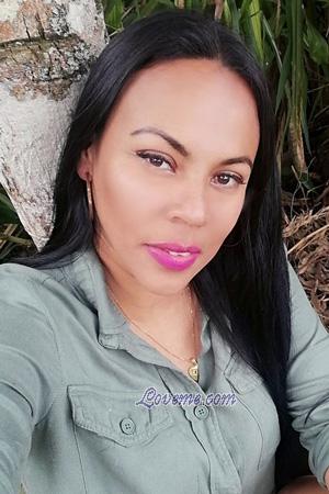210450 - Seidy Edad: 44 - Costa Rica